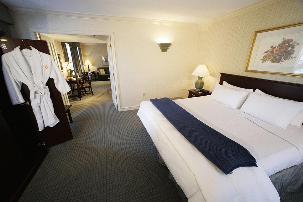 Hotel Monticello Washington Room photo
